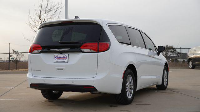 2026 Chrysler Voyager LX