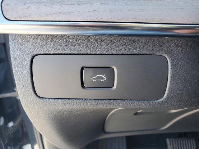 2026 Volvo XC90 Plus, B6 AWD Gas (mild hybrid), Gasoline, Bright, 6 Seats