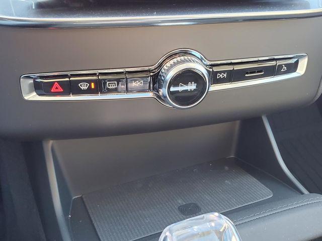 2026 Volvo XC90 Plus, B6 AWD Gas (mild hybrid), Gasoline, Bright, 6 Seats