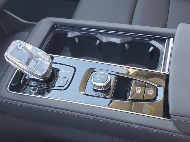 2026 Volvo XC90 Plus, B6 AWD Gas (mild hybrid), Gasoline, Bright, 6 Seats