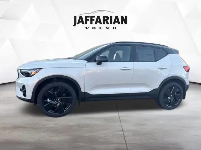 2026 Volvo XC40 Black Edition Ultra, B5 AWD Gas (mild hybrid)
