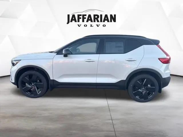 2026 Volvo XC40 Black Edition Ultra, B5 AWD Gas (mild hybrid)