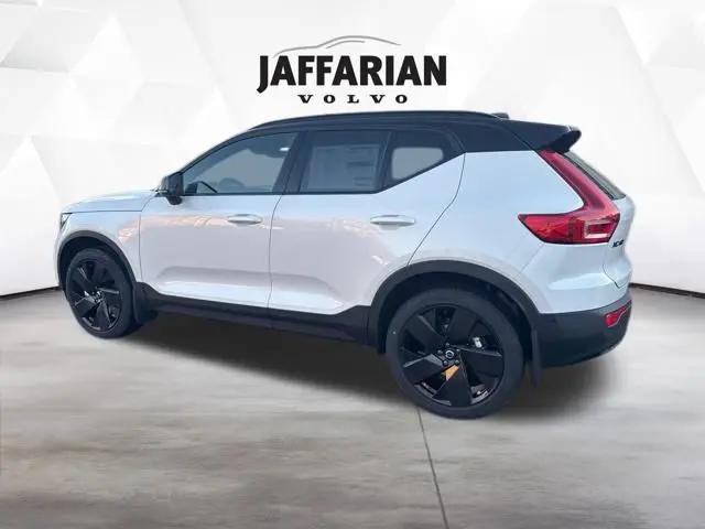 2026 Volvo XC40 Black Edition Ultra, B5 AWD Gas (mild hybrid)