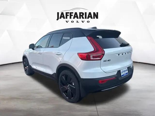 2026 Volvo XC40 Black Edition Ultra, B5 AWD Gas (mild hybrid)