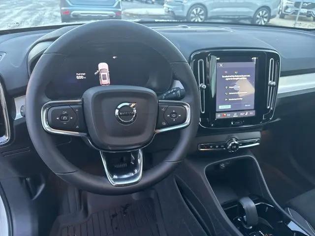 2026 Volvo XC40 Black Edition Ultra, B5 AWD Gas (mild hybrid)