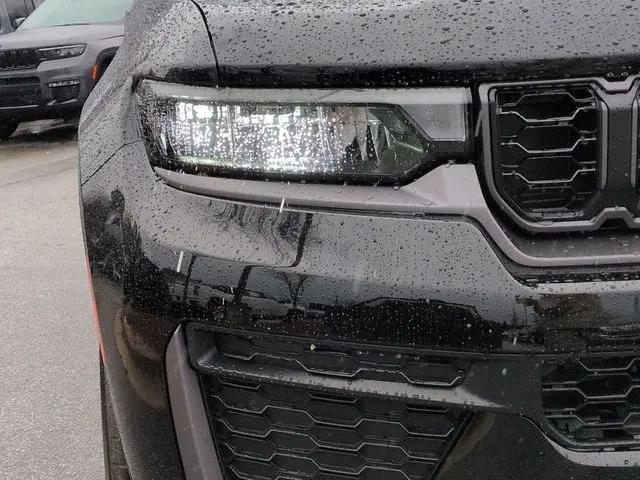 2026 Jeep Grand Cherokee Altitude 4x2