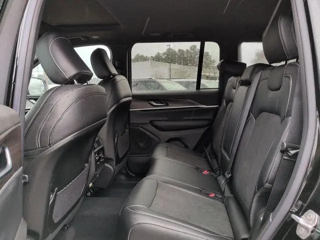 2026 Jeep Grand Cherokee Altitude 4x2