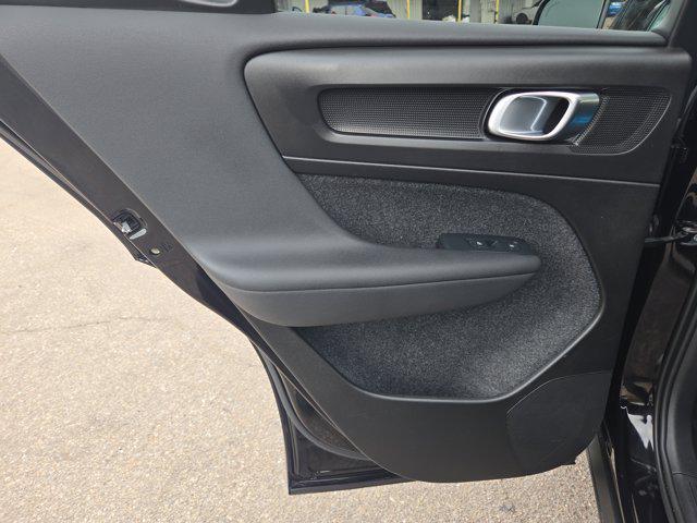 2025 Volvo XC40 Unknown