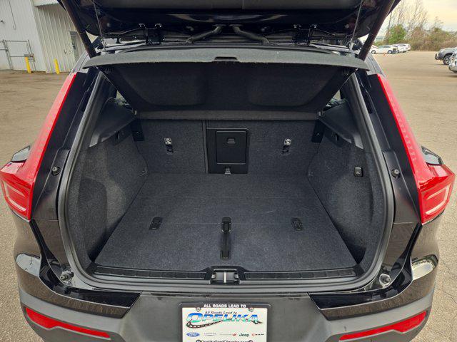2025 Volvo XC40 Unknown