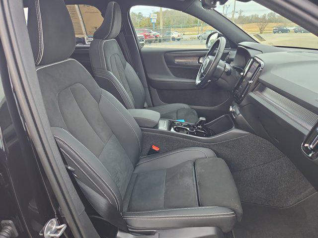 2025 Volvo XC40 Unknown