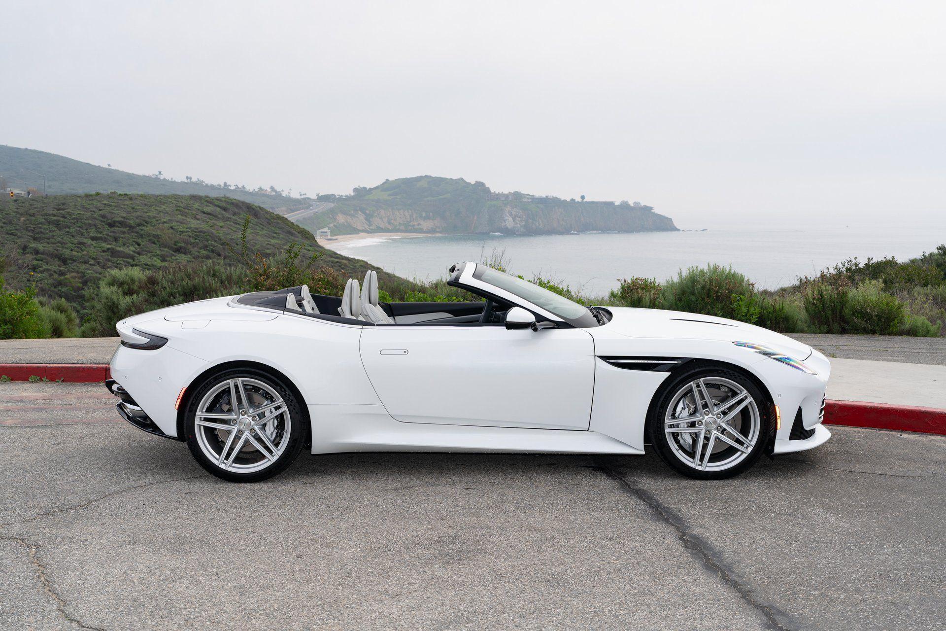 Aston Martin 2026 DB12 Volante