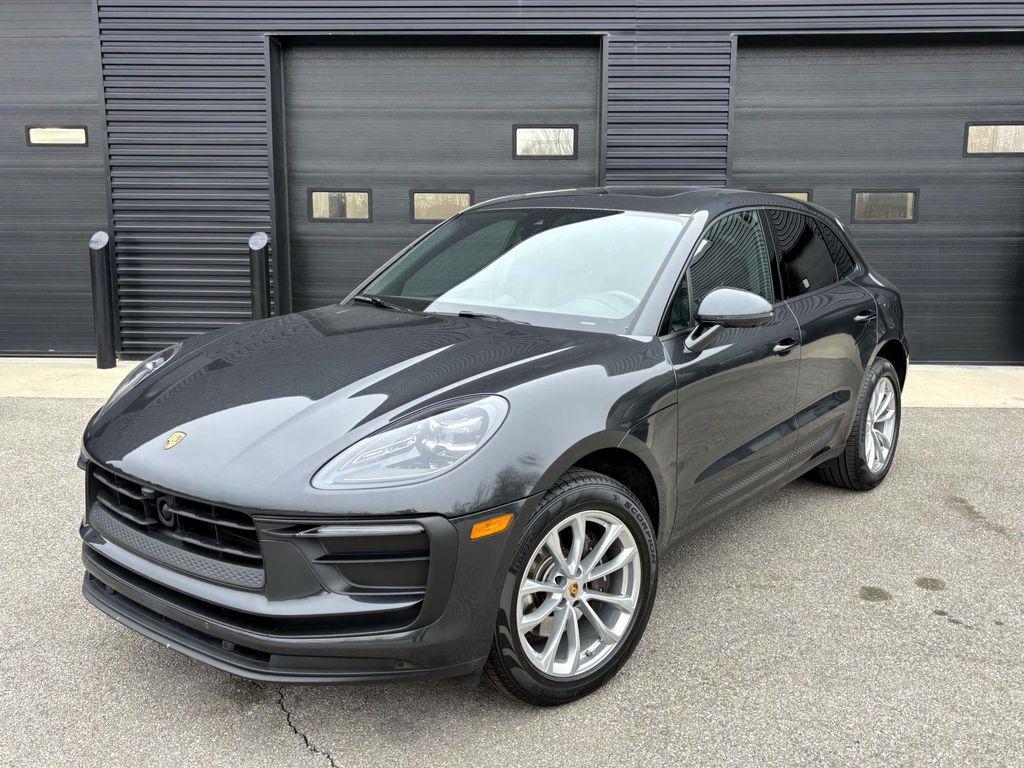 /2023 Porsche Macan