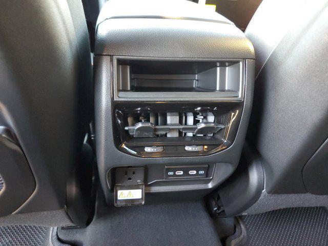 2026 Jeep Grand Cherokee Altitude 4x2