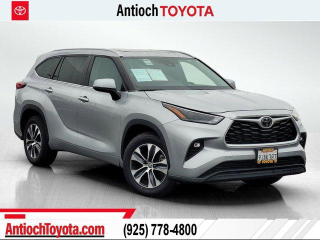 2023 Toyota Highlander XLE's photo