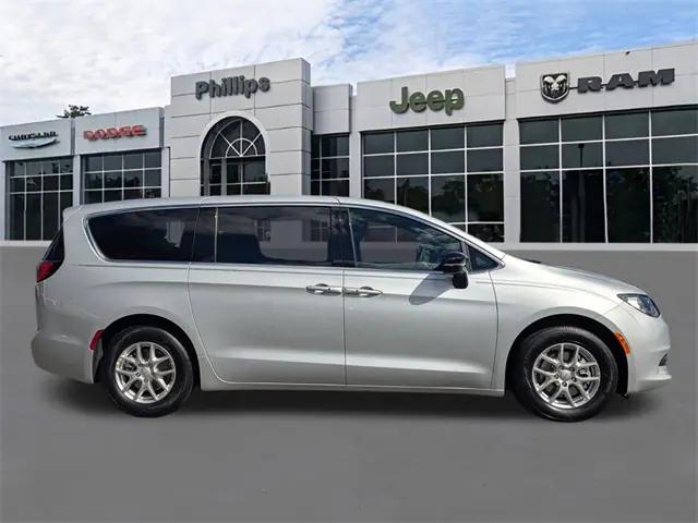 2026 Chrysler Voyager VOYAGER LX