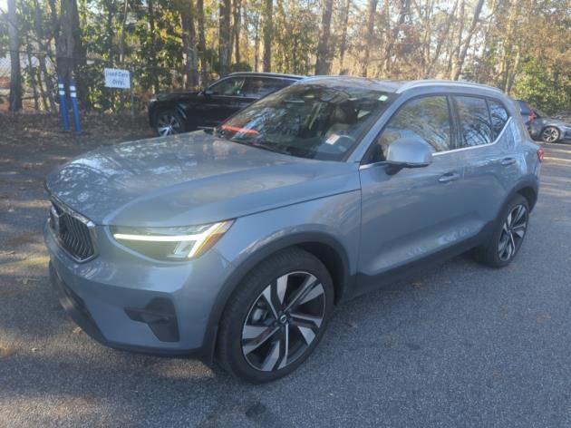 2023 Volvo XC40 B5 Plus Bright Theme