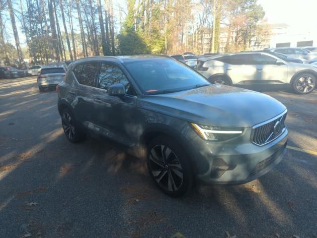 2023 Volvo XC40 B5 Plus Bright Theme