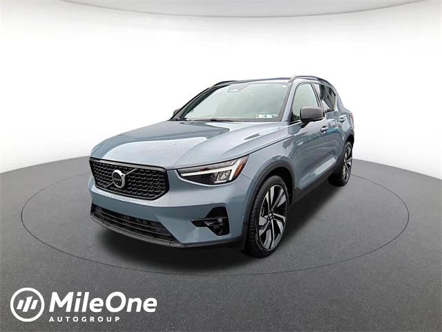 2023 Volvo XC40 B5 Plus Dark Theme 2023 Volvo XC40 B5 Plus Dark Theme