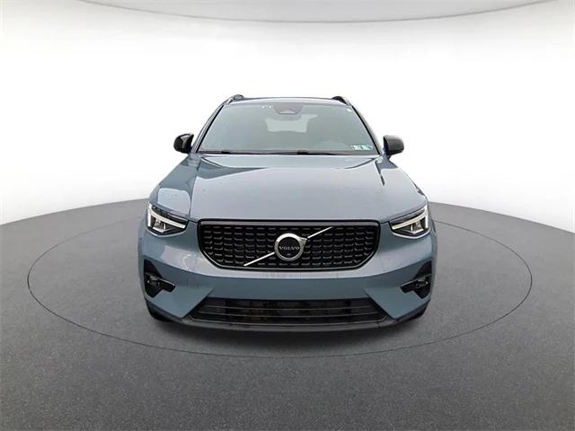 2023 Volvo XC40 B5 Plus Dark Theme 2023 Volvo XC40 B5 Plus Dark Theme