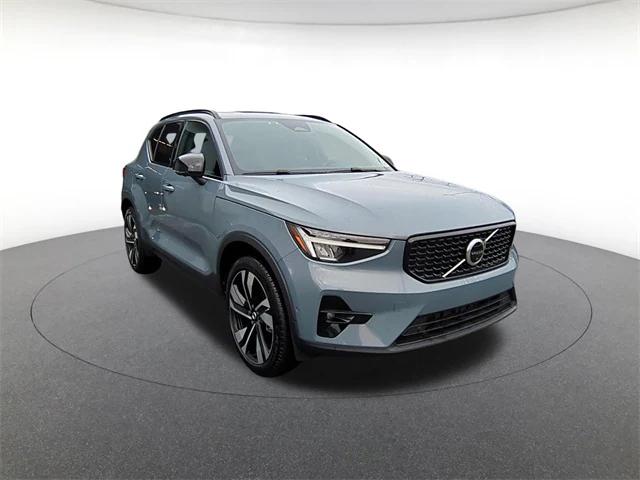 2023 Volvo XC40 B5 Plus Dark Theme 2023 Volvo XC40 B5 Plus Dark Theme