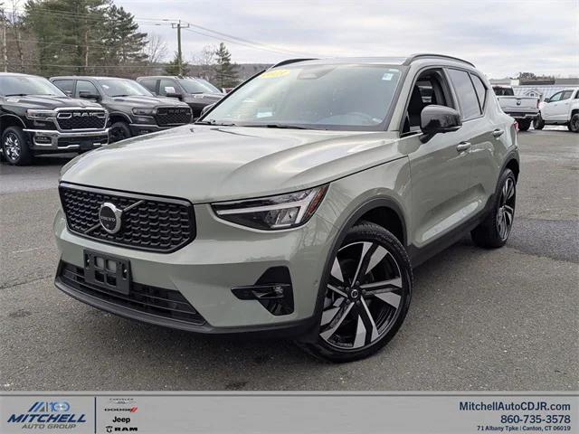 2023 Volvo XC40 B5 Plus Dark Theme