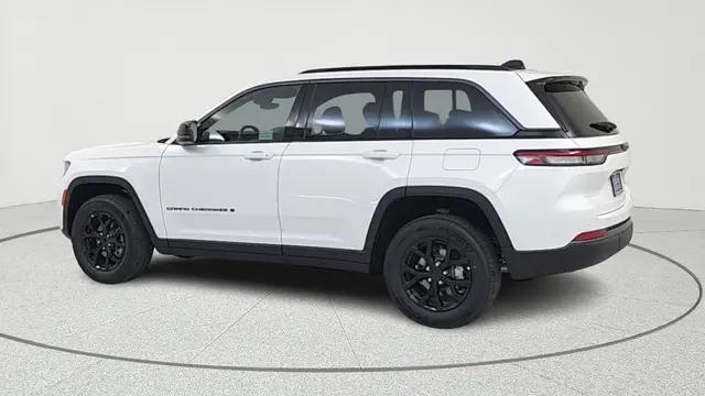 2026 Jeep Grand Cherokee Altitude 4x2