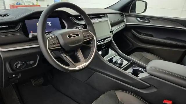2026 Jeep Grand Cherokee Altitude 4x2