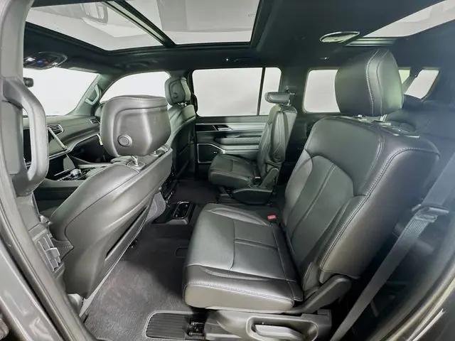 2026 Jeep Grand Wagoneer L 4x4