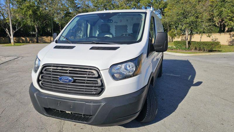 2017 Ford Transit w/60/40 Side Door w/RWB