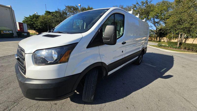 2017 Ford Transit w/60/40 Side Door w/RWB