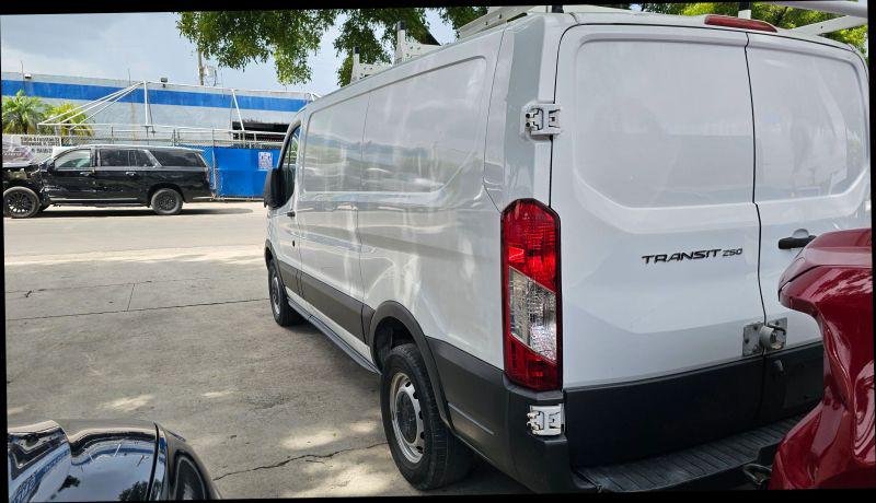 2017 Ford Transit w/60/40 Side Door w/RWB