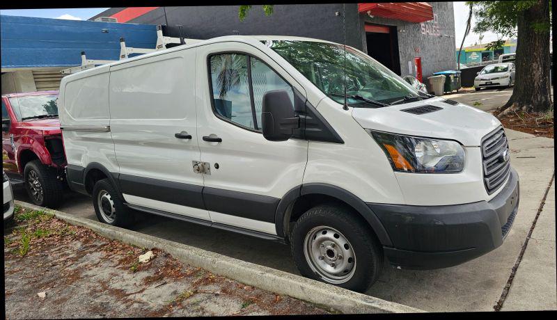 2017 Ford Transit w/60/40 Side Door w/RWB