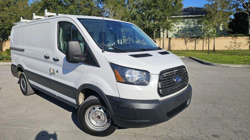2017 Ford Transit w/60/40 Side Door w/RWB