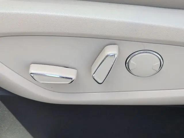 2019 Lincoln Nautilus Select