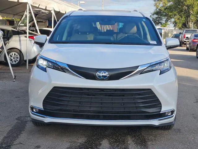 2023 Toyota Sienna XLE