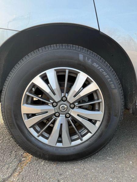 2017 Nissan Pathfinder SV