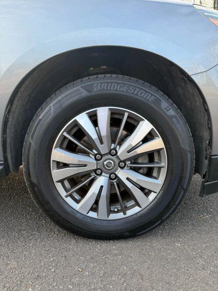 2017 Nissan Pathfinder SV