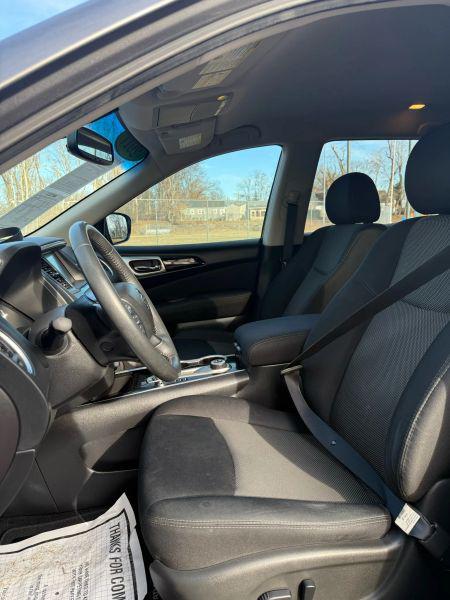 2017 Nissan Pathfinder SV