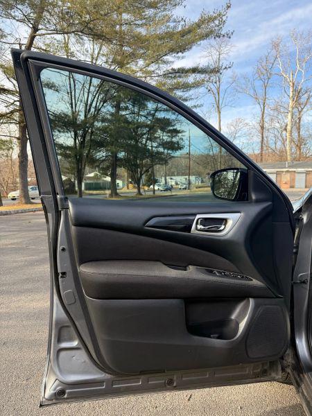 2017 Nissan Pathfinder SV