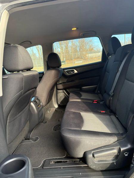 2017 Nissan Pathfinder SV