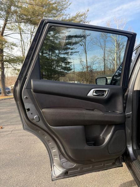 2017 Nissan Pathfinder SV