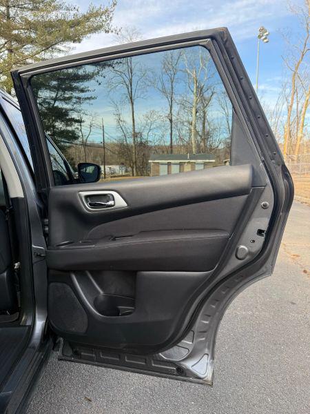 2017 Nissan Pathfinder SV