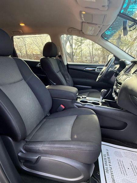 2017 Nissan Pathfinder SV