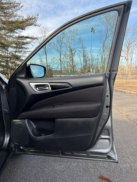 2017 Nissan Pathfinder SV