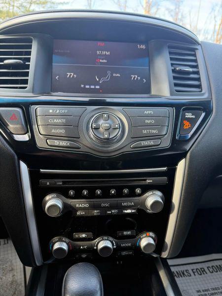 2017 Nissan Pathfinder SV