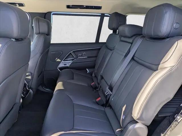 2025 Land Rover Range Rover P530 SE 7 Seat