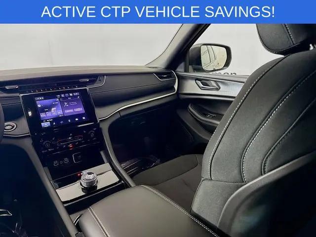 2025 Jeep Grand Cherokee L Laredo 4x4