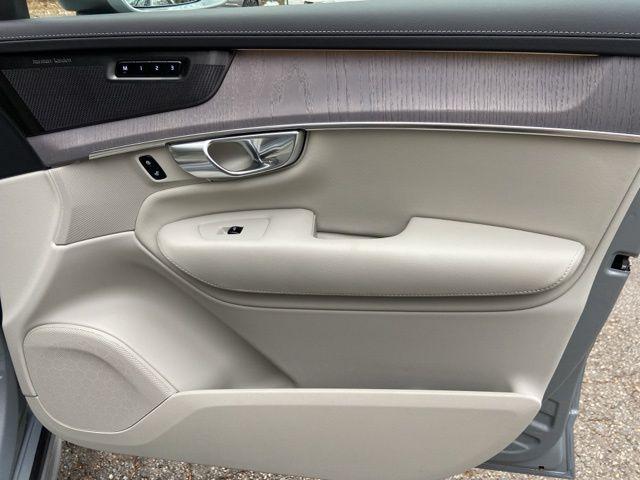 2026 Volvo XC90 Ultra, B6 AWD Gas (mild hybrid), Gasoline, Bright, 7 Seats