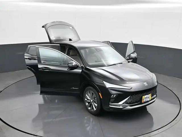2026 Buick NV Avenir FWD