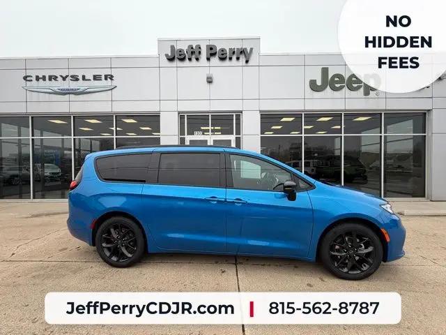 2026 Chrysler Pacifica Select for sale in Rochelle, IL